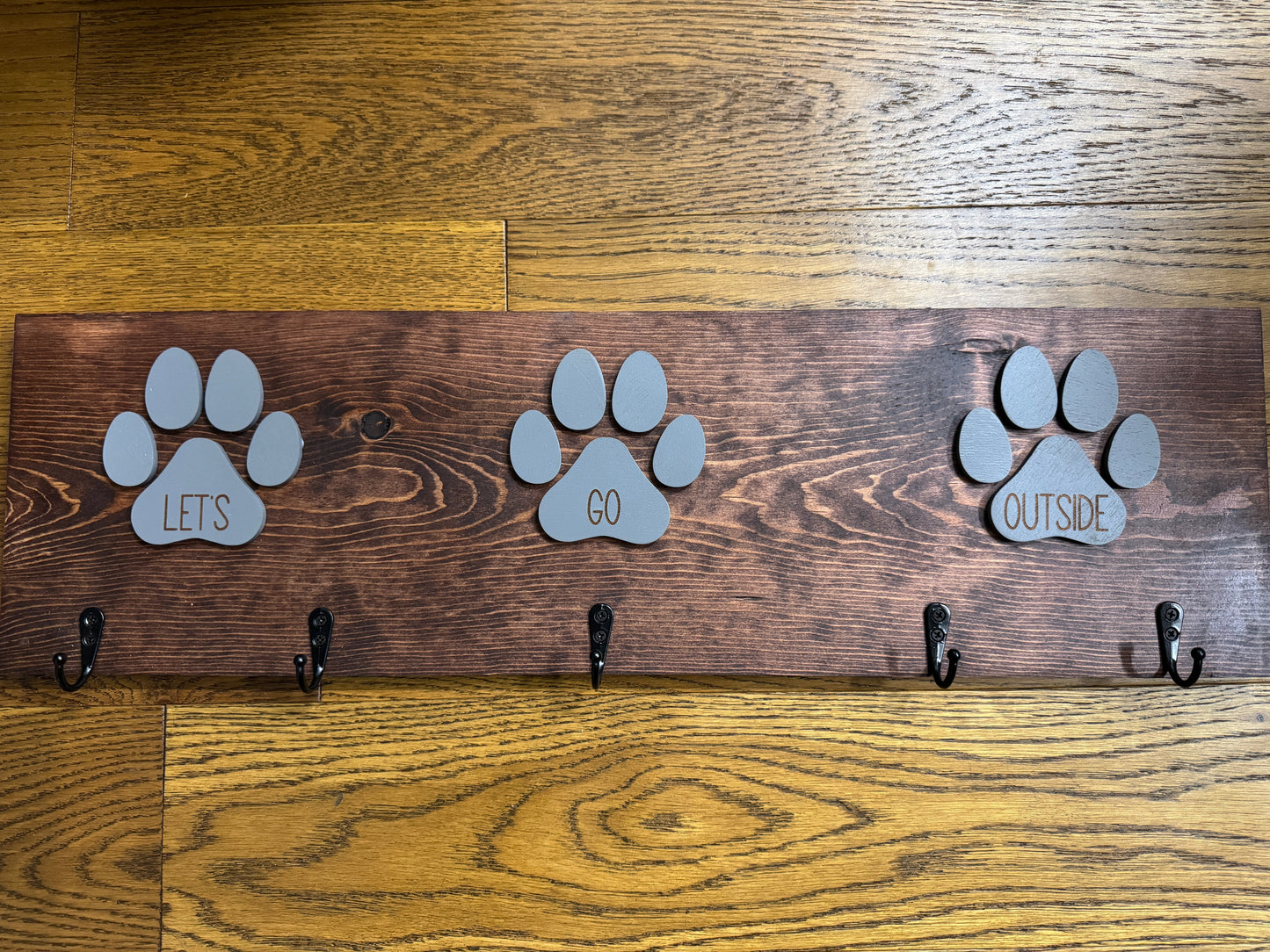 Custom Dog Leash Holder with Paw Prints – Wall-Mounted Leash Rack with Hooks | Personalized Pet Organizer